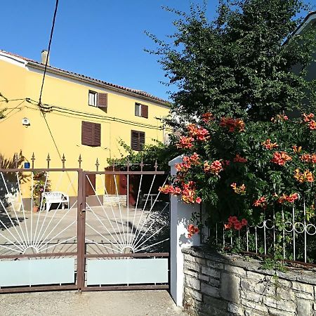 Apartment Milka Smoljanci Exterior foto