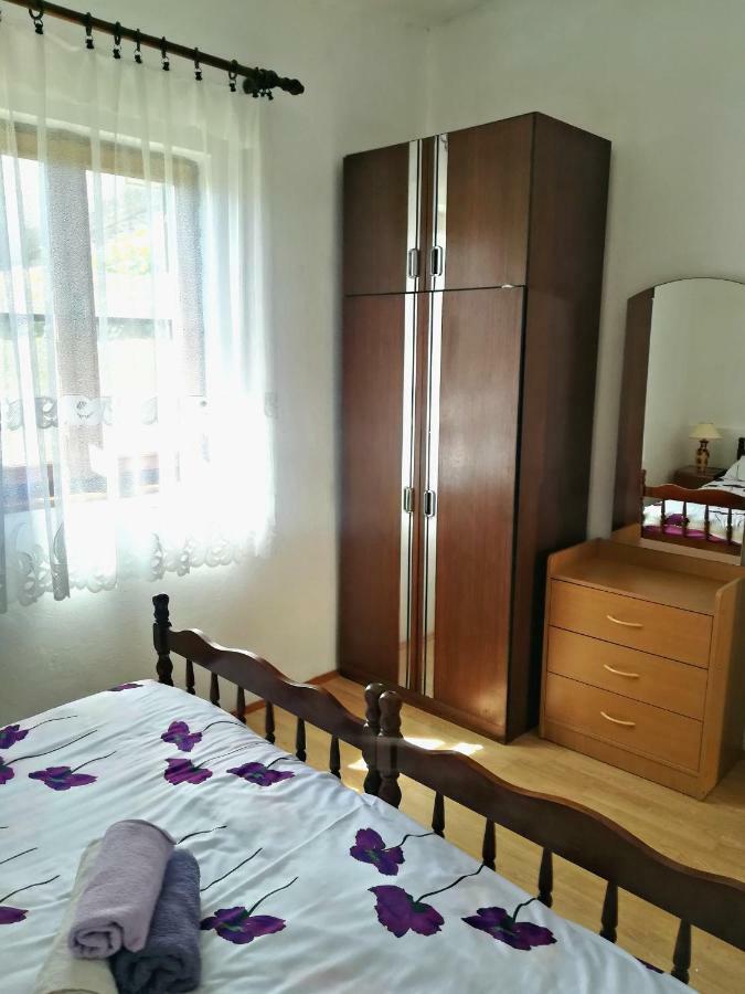Apartment Milka Smoljanci Exterior foto
